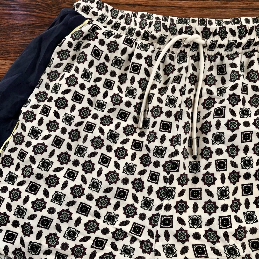 Patterned Silk Shorts - Picture 3 of 7
